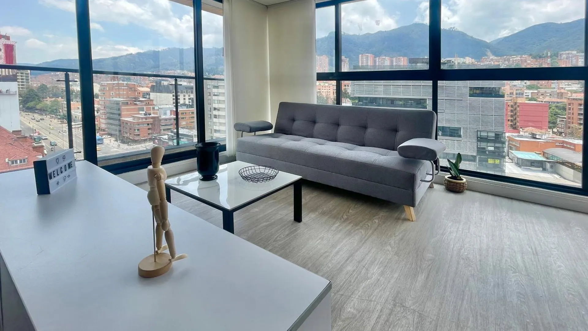 Balcon Comodidad Iluminacion Wifi Chapinero Bogota